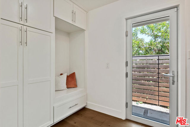3482 Vista Haven Road, Sherman Oaks CA: https://media.crmls.org/mediaz/2630be9a-cf50-4f44-8cc8-2f620e7dcabd.jpg