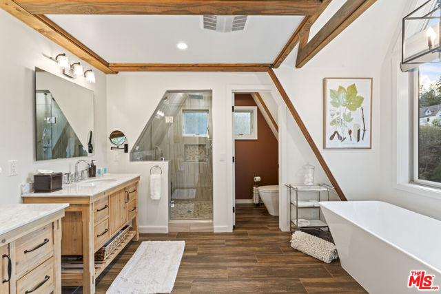 161 Rocky Point Road, Lake Arrowhead CA: https://media.crmls.org/mediaz/2630dc80-4636-463f-8583-b08b07c6df8d.jpg