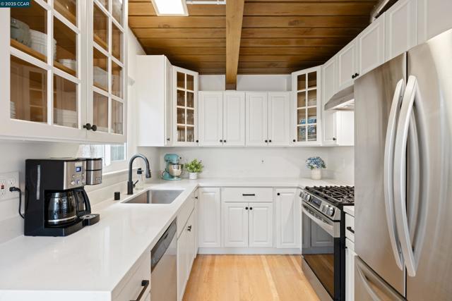 Image 17 of 39 For 256 Fairlawn Dr