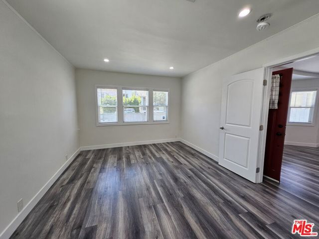 4031 Brunswick Avenue, Los Angeles CA: https://media.crmls.org/mediaz/2630f476-39d2-4785-92cd-98b9a385558b.jpg