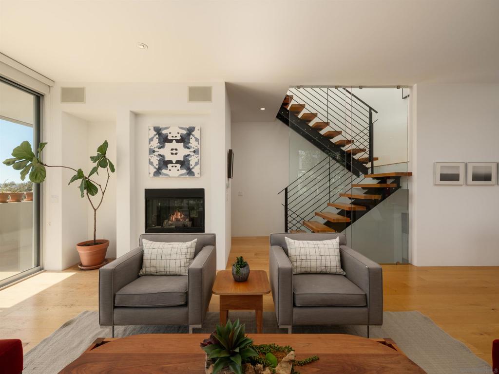 2710 1st Ave - photo 4