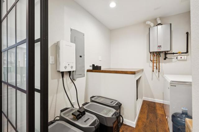 23110 Old Santa Cruz Highway, Los Gatos CA: https://media.crmls.org/mediaz/26312235-f5e5-4616-9249-d2b456ca98fb.jpg