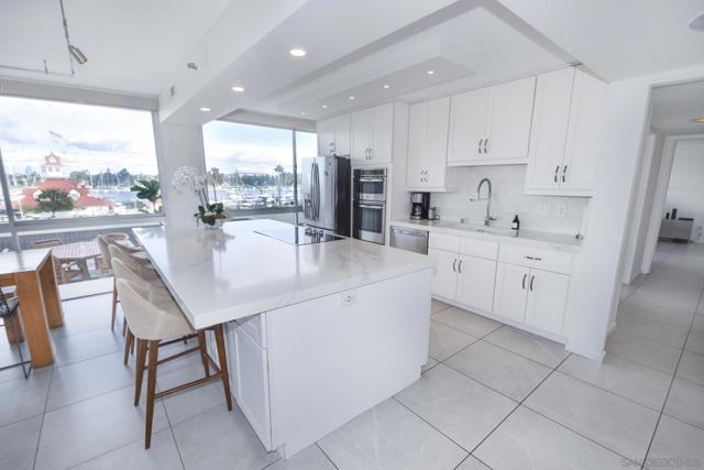 1710 Avenida Del Mundo, Coronado CA: https://media.crmls.org/mediaz/26312973-124e-424c-a080-6a7fc9d5330b.jpg