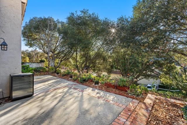 Detail Gallery Image 34 of 49 For 2533 Holly Valley Dr, Vista,  CA 92084 - 3 Beds | 2 Baths