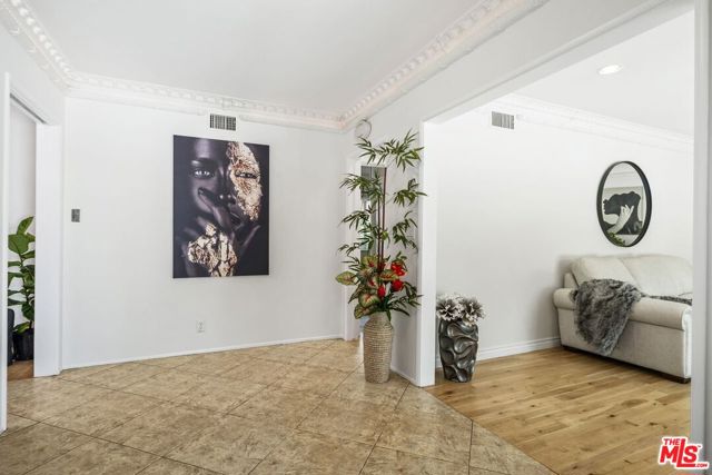5905 S Chariton Avenue, Los Angeles CA: https://media.crmls.org/mediaz/26328625-9d52-471f-bafa-21cb336c12ae.jpg