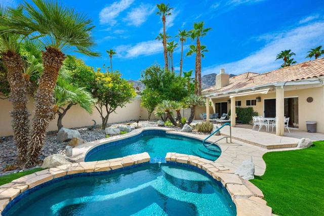 55649 Pinehurst, La Quinta CA: https://media.crmls.org/mediaz/2632e0c5-85d5-477a-b248-7bdbc5a1a4f3.jpg