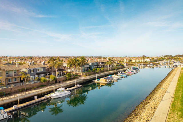 4111 Adriatic Street, Oxnard CA: https://media.crmls.org/mediaz/26332006-1172-4cfd-97a2-3ca881832b10.jpg
