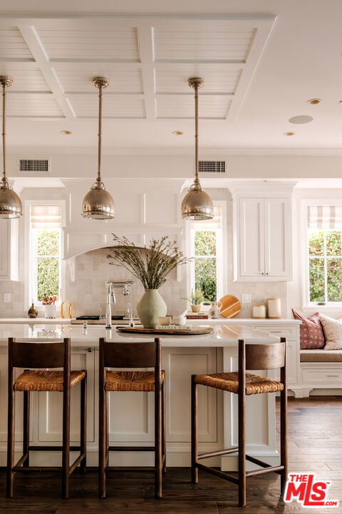 2248 Kelton Avenue, Los Angeles CA: https://media.crmls.org/mediaz/26333fe2-9ef6-4485-8445-bdfe3593bd28.jpg