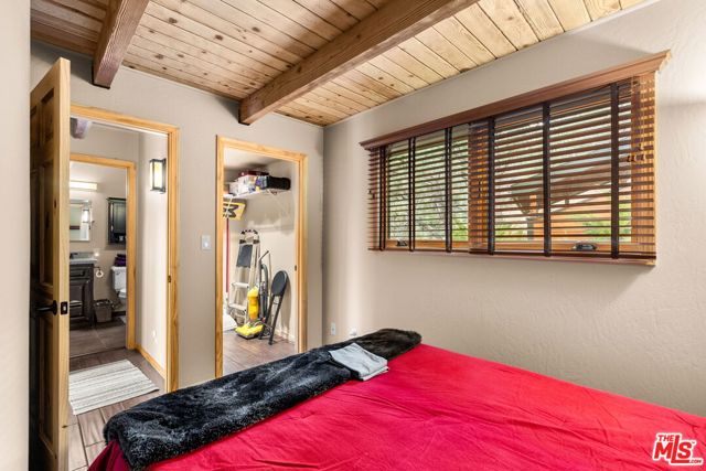 2222 Gimmewald Place, Pine Mountain Club CA: https://media.crmls.org/mediaz/2633c916-20f0-4434-8c57-7f3ff8ae6820.jpg