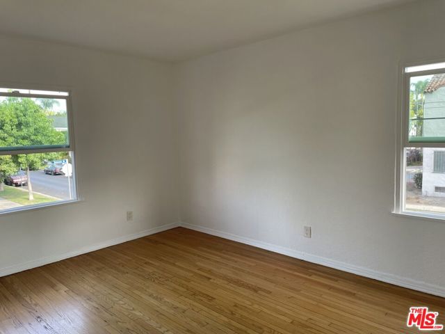 368 N GENESEE Avenue, Los Angeles CA: https://media.crmls.org/mediaz/263409b2-33c5-4647-9cc3-91eea4b8c5e7.jpg