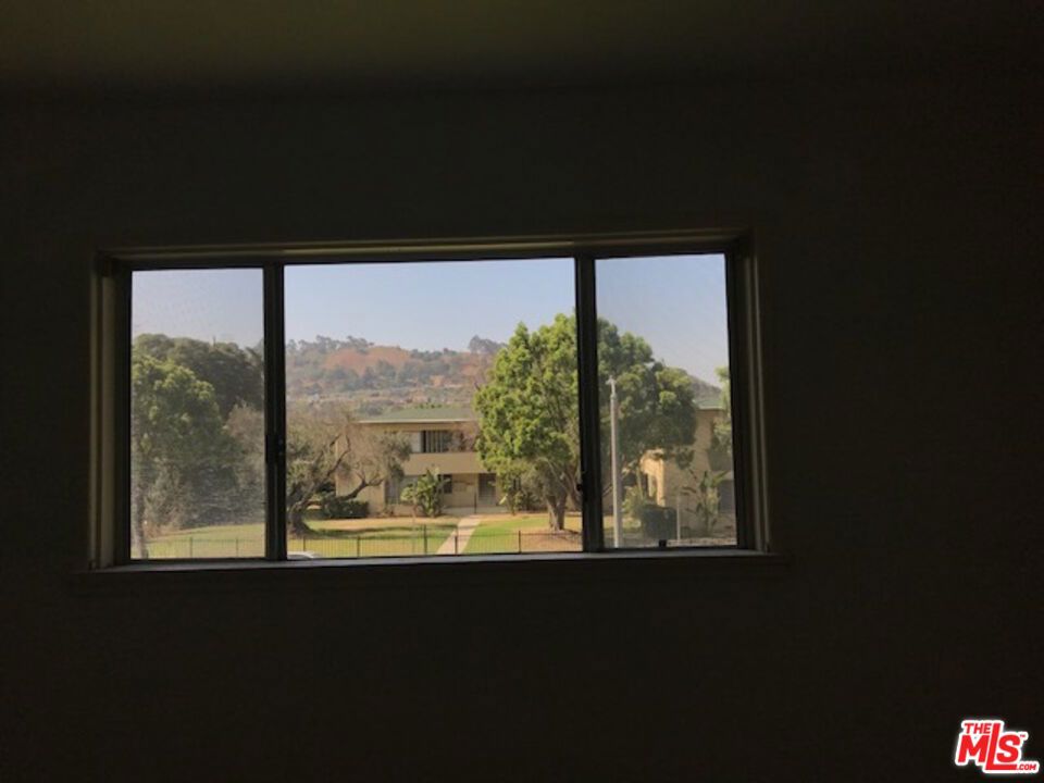 https://media.crmls.org/mediaz/26340bb6-444d-42ec-9a64-82342b1b9778.jpg?preset=X-Large