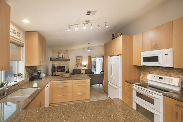 Image 4 of 28 For 52600 Avenida Alvarado