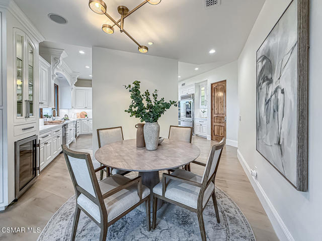 25877 Shady Oak Lane, Valencia CA: https://media.crmls.org/mediaz/2634664c-ea0f-4456-8e62-d4018d92631a.jpg