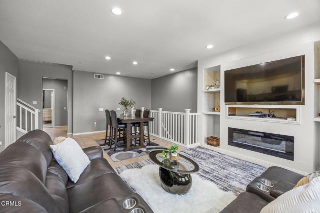 3102 N Oxnard Boulevard, Oxnard CA: https://media.crmls.org/mediaz/2634d3e0-ed00-458d-a4d4-aa382be62520.jpg