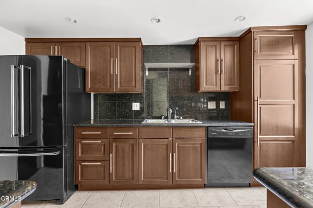 Detail Gallery Image 5 of 28 For 1000 E California Bld #204,  Pasadena,  CA 91106 - 2 Beds | 2/1 Baths