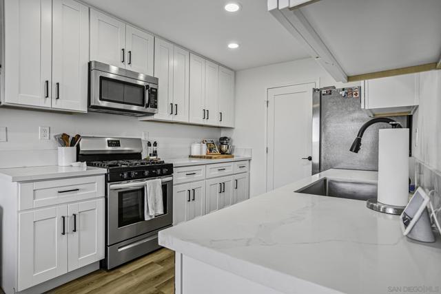 4212 Vista Del Rio Way, Oceanside CA: https://media.crmls.org/mediaz/2635e5e3-638f-45cd-8f72-debde43de8ab.jpg