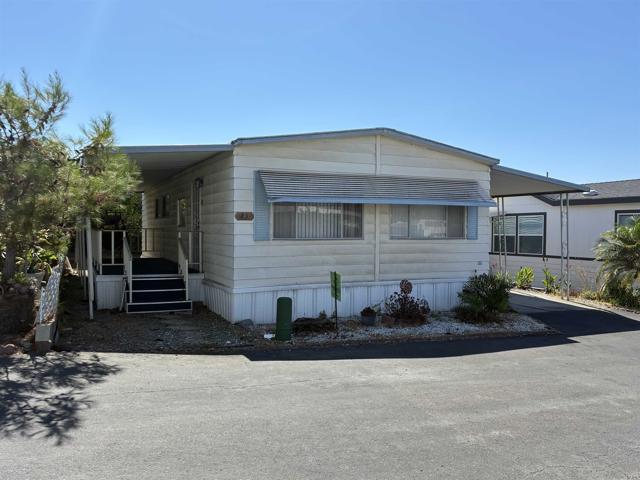 718 Sycamore Avenue, Vista CA: https://media.crmls.org/mediaz/26362647-8027-4251-9c7f-13fc75a3c070.jpg