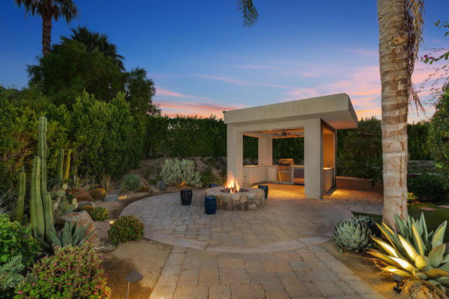 73481 Mariposa Drive, Palm Desert CA: https://media.crmls.org/mediaz/263638b1-9756-4ab7-96cd-3fab270965e9.jpg