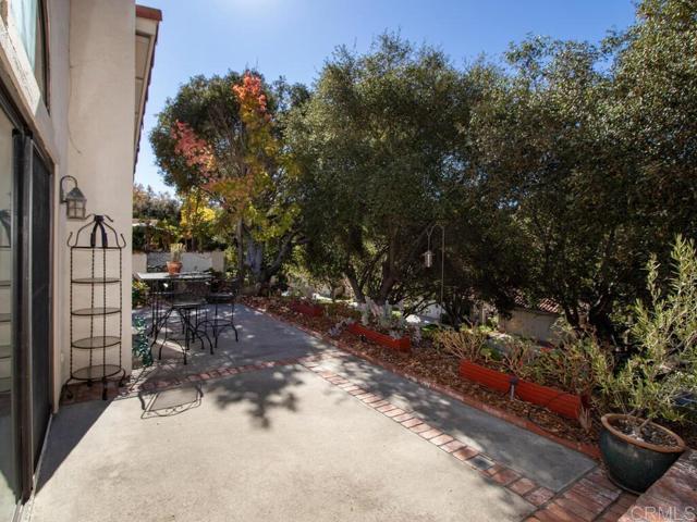 Detail Gallery Image 37 of 52 For 2533 Holly Valley Dr., Vista,  CA 92084 - 2 Beds | 2/1 Baths