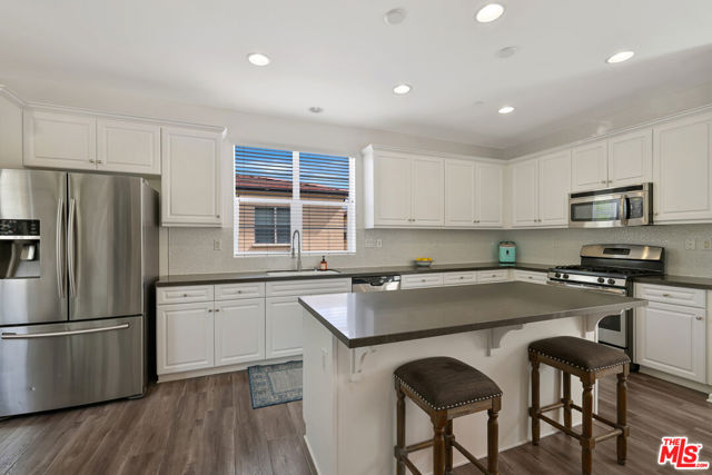 21990 Moveo Drive, Santa Clarita CA: https://media.crmls.org/mediaz/26366b2b-155c-4e22-8aae-2f392a96cfed.jpg