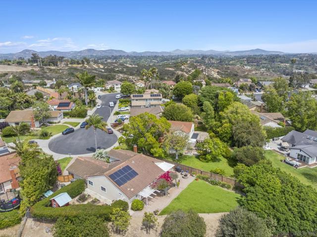 602 HOLLYRIDGE DRIVE, Encinitas CA: https://media.crmls.org/mediaz/26369752-c3f6-4b4b-84bc-c484672d7b78.jpg