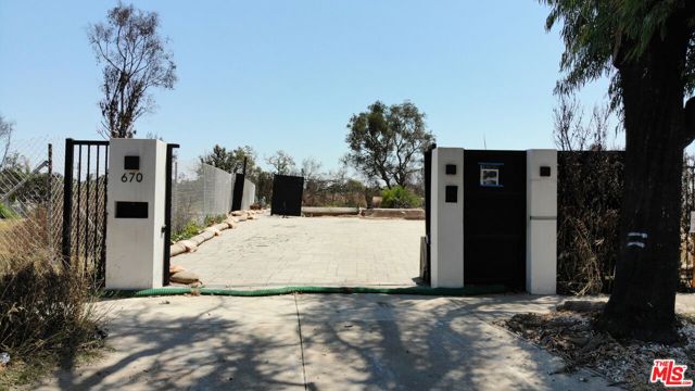 Drew Fenton | 670 N Las Casas Avenue Pacific Palisades CA | MLS: 7344908