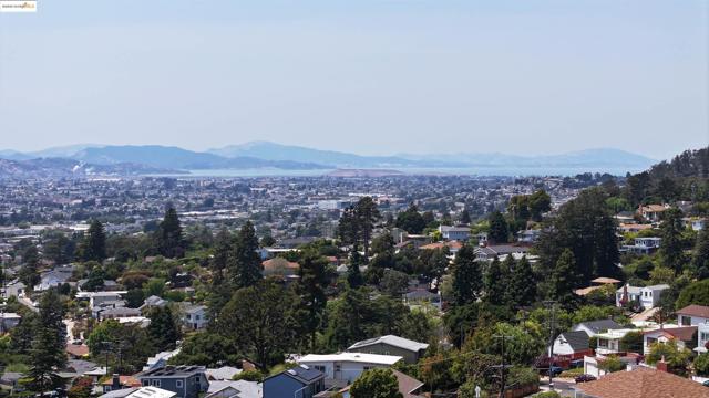 713 Midcrest Way, El Cerrito CA: https://media.crmls.org/mediaz/2636d3b1-8746-4b10-8db1-b35fb192c523.jpg