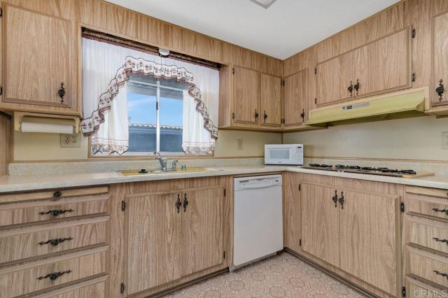 Detail Gallery Image 46 of 49 For 1506 Oak Dr #4,  Vista,  CA 92084 - 2 Beds | 2 Baths