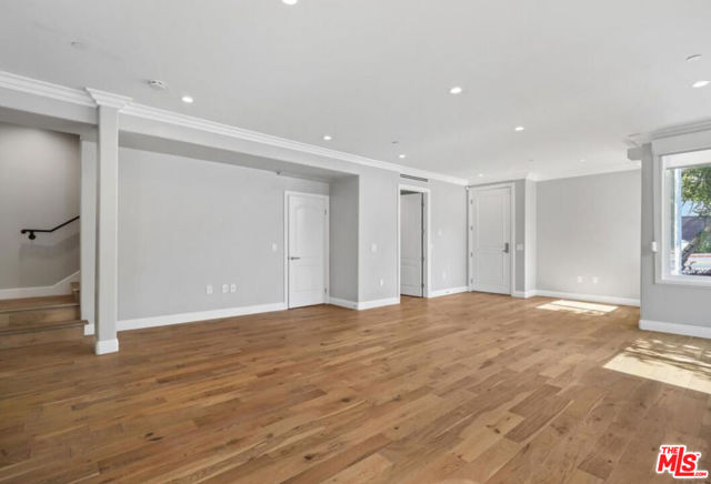 1283 Havenhurst Drive, West Hollywood CA: https://media.crmls.org/mediaz/2637a14f-c892-4a35-9ef0-b38100cedc14.jpg