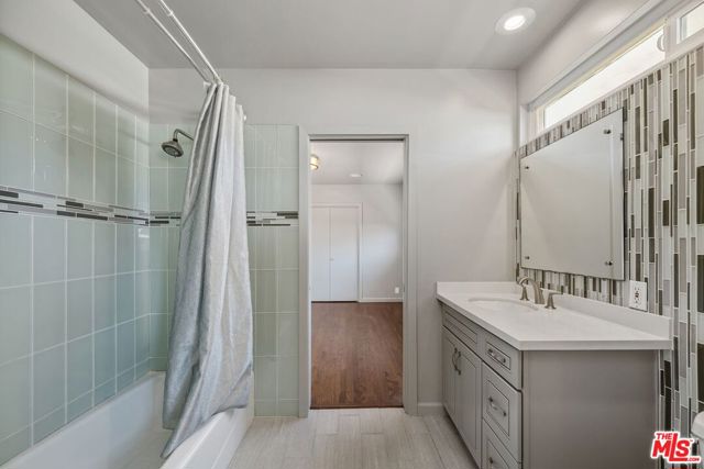 6616 Wooster Avenue, Los Angeles CA: https://media.crmls.org/mediaz/2637d4ac-a0ae-44d5-a163-340350f4511c.jpg