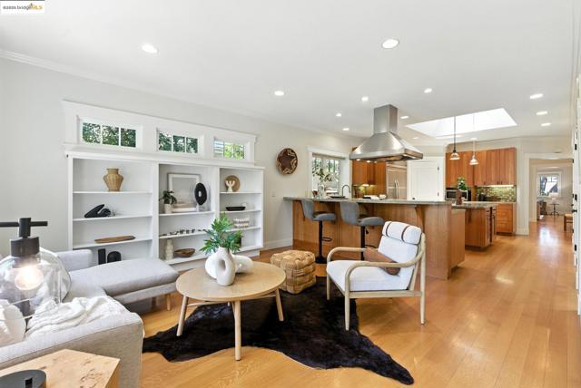 1020 Channing Ave, Palo Alto CA: https://media.crmls.org/mediaz/2637eac4-a8bf-4fd7-b0a2-b88fc989d6e9.jpg