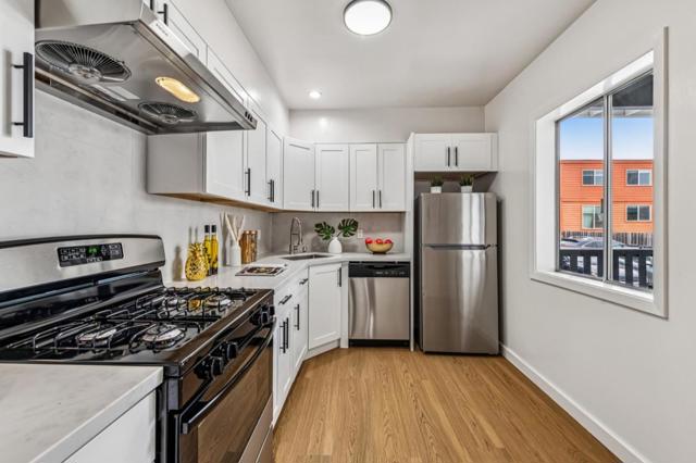 17221724 48th Avenue, San Francisco CA: https://media.crmls.org/mediaz/2637f10b-9977-4fc8-bfc1-6a4187cfeac0.jpg