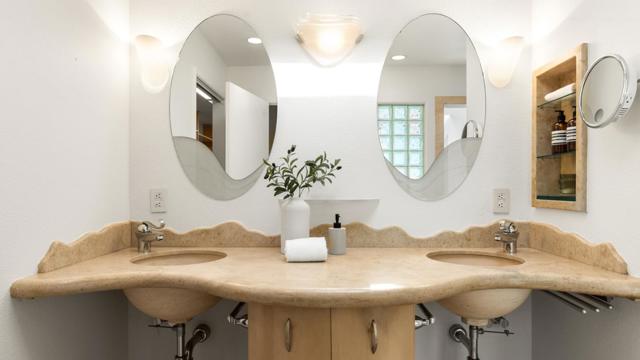 11 Hawk View, Portola Valley CA: https://media.crmls.org/mediaz/26388591-64e1-4378-9506-c5d14872f323.jpg