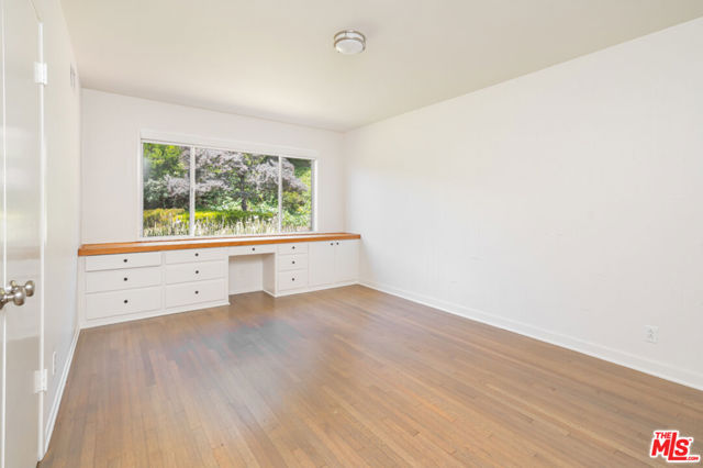 1053 Maroney Lane, Pacific Palisades CA: https://media.crmls.org/mediaz/263959e6-3270-4ed2-8e40-1b8a9be031ea.jpg