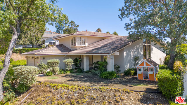 1943 Stonesgate Street, Westlake Village CA: https://media.crmls.org/mediaz/263960f3-1953-48c6-aeca-04875c50cd04.jpg
