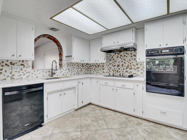 9980 Hoylake Road, Desert Hot Springs CA: https://media.crmls.org/mediaz/26398c56-41dc-4ee0-b623-2b2aa289a580.jpg