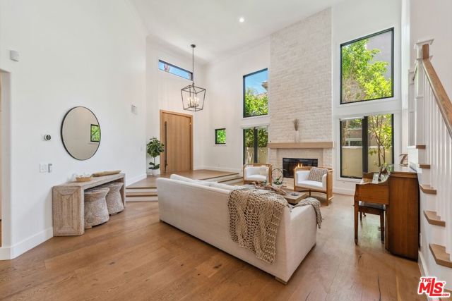 23180 Park Blanco, Calabasas CA: https://media.crmls.org/mediaz/2639b03a-e25b-4913-abd4-30c9093138e3.jpg