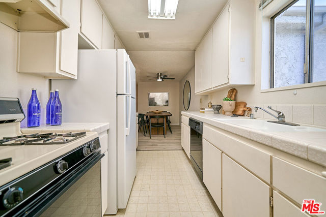1 Bed Home for Sale in Los Angeles, California
