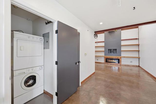 1501 37th Avenue, Oakland CA: https://media.crmls.org/mediaz/2639e19f-ef9e-4e75-9da6-2f61dde8fec5.jpg