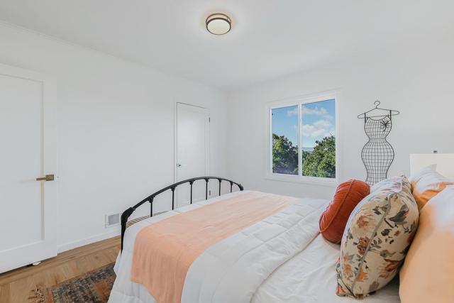 4715 Davenport Avenue, Oakland CA: https://media.crmls.org/mediaz/263a6242-9872-44d8-8806-5f6c47a049da.jpg