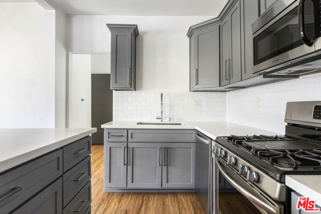 1404 Maltman Avenue, Los Angeles CA: https://media.crmls.org/mediaz/263ad065-cd36-4405-bf7c-e0780006ee21.jpg