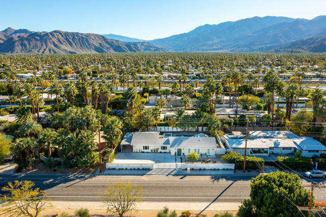 1125 E Sunny Dunes Road, Palm Springs CA: https://media.crmls.org/mediaz/263b1369-e814-4df9-a973-f81b507c6cfb.jpg