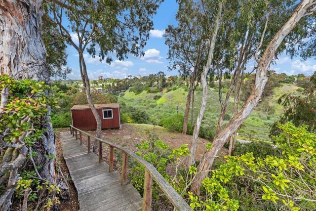 8415 Sugarman Dr, La Jolla CA: https://media.crmls.org/mediaz/263b5ec9-eded-4942-a8e2-cf210d762e50.jpg