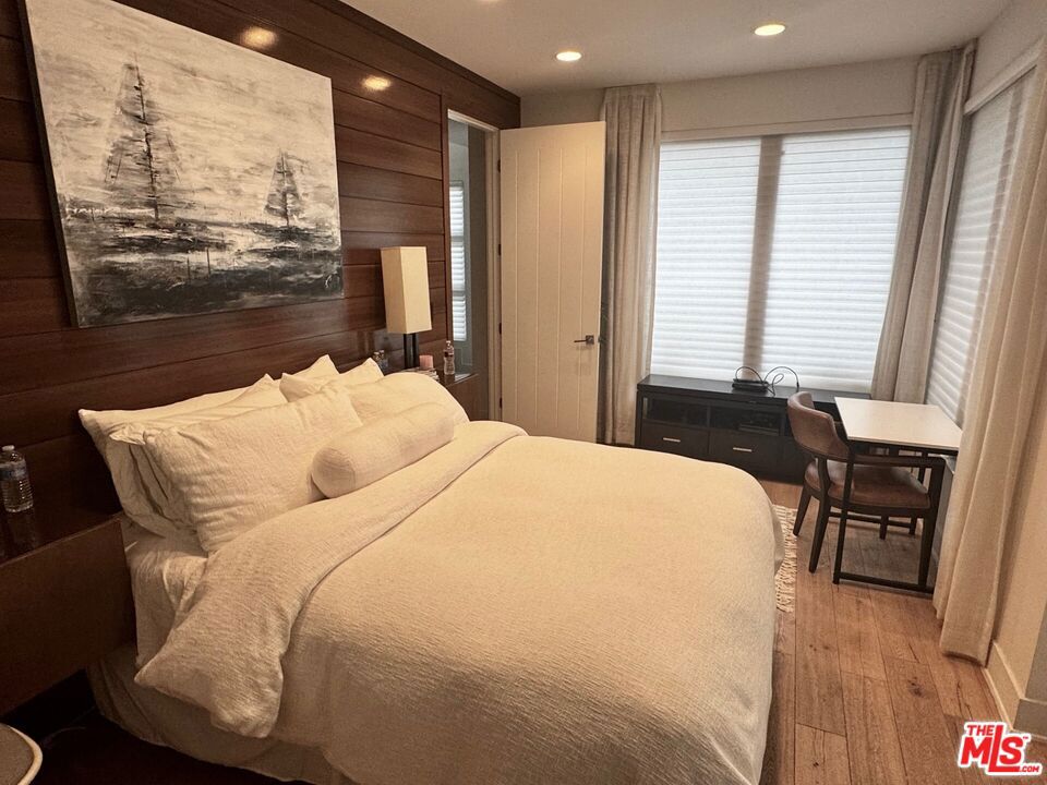https://media.crmls.org/mediaz/263b6ba7-3f2b-4af5-9547-8f2b90ef8f0f.jpg?preset=X-Large