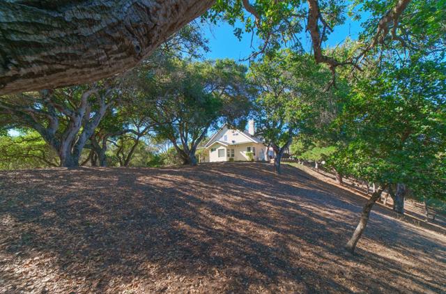 8631 Woodland Heights Court, Salinas CA: https://media.crmls.org/mediaz/263b739f-6979-4328-aabf-d06f3d34b31e.jpg