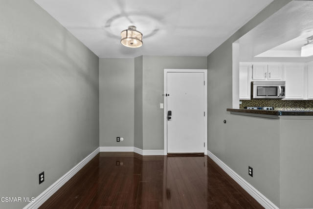 22100 Burbank Boulevard, Woodland Hills CA: https://media.crmls.org/mediaz/263bf6ae-e17b-4f8c-8ecf-b1638cd7c5d3.jpg