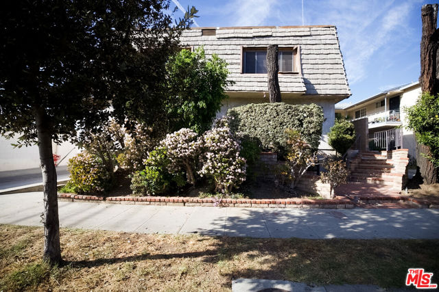 1013 Allen Avenue, Glendale CA: https://media.crmls.org/mediaz/263c10b9-e2d1-4d6b-be85-a215239300b5.jpg