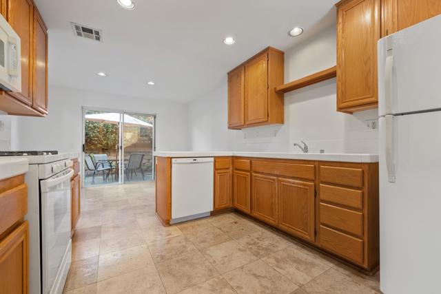 Detail Gallery Image 8 of 31 For 424 Dakota Way, Oceanside,  CA 92056 - 2 Beds | 2/1 Baths