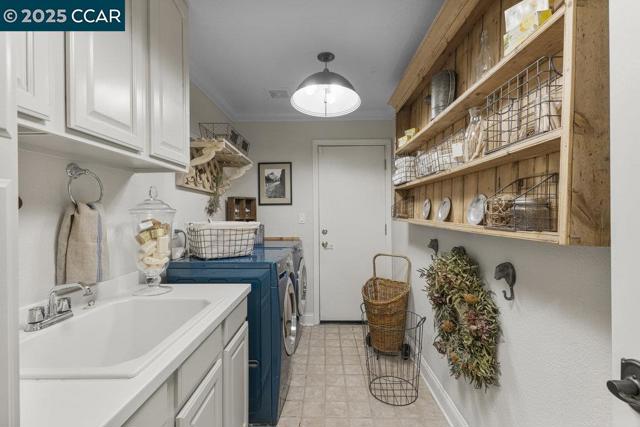 82 BEAR PLACE, Clayton CA: https://media.crmls.org/mediaz/263db515-cb26-49fb-94d9-c30dda34930b.jpg