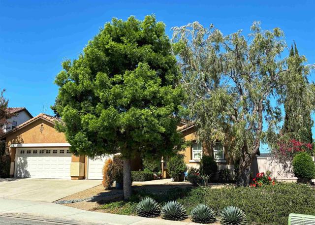 914 Lantana Ct, San Marcos CA: https://media.crmls.org/mediaz/263dc36b-b11c-43dc-baea-521c4ba879c7.jpg